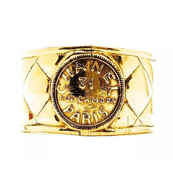 Chanel 'quilted' gilt metal cuff, circa  -1990 - Picture 2 of 8
